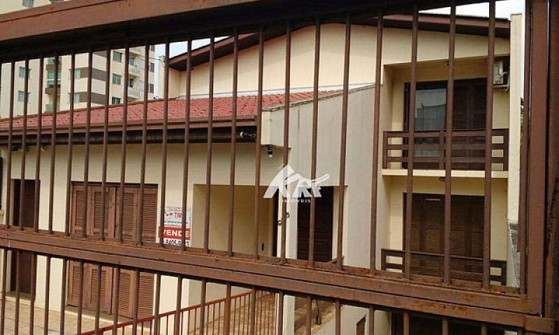 Casa Com 4 Dormitóri...
