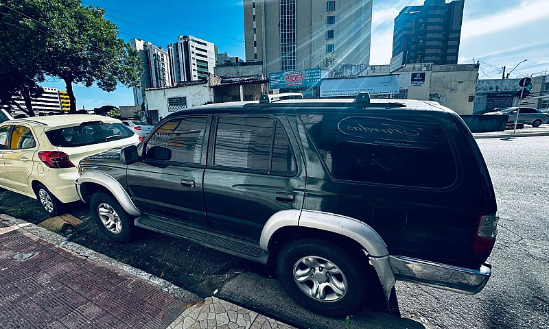 Toyota Hilux Sw4 4X4...