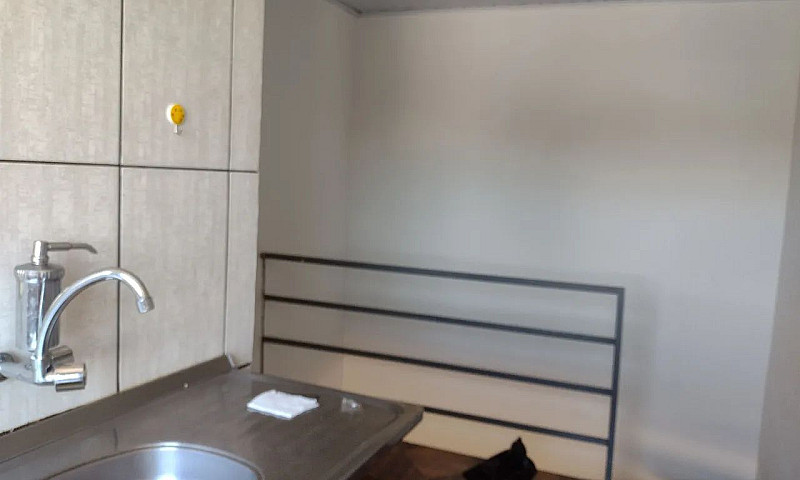Alugo Kitnet Próximo...