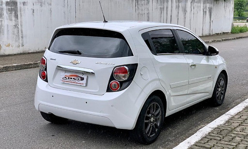 P* Chevrolet Sonic L...