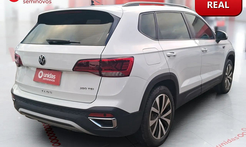 Volkswagen Taos 2023...