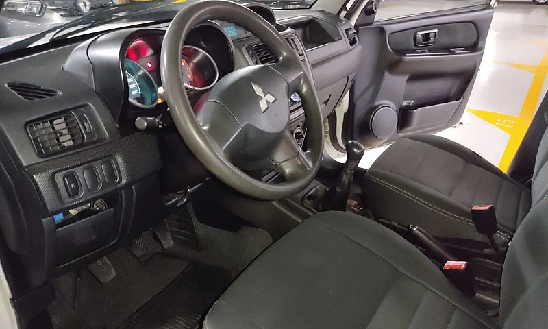 Mitsubishi Pajero Tr...