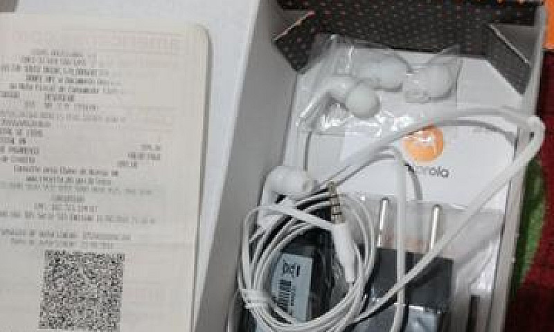 Vendo Um Moto E5 Plu...