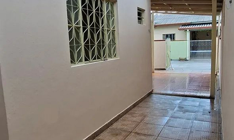 Aluga Se Uma Casa Pr...