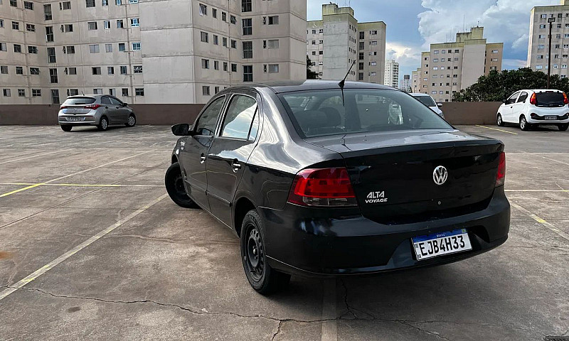 Volkswagen Voyage 1....