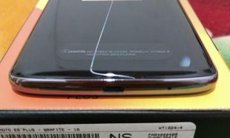 Vendo Um Moto E5 Plu...