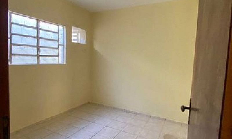 Alugo Casa Com Três ...