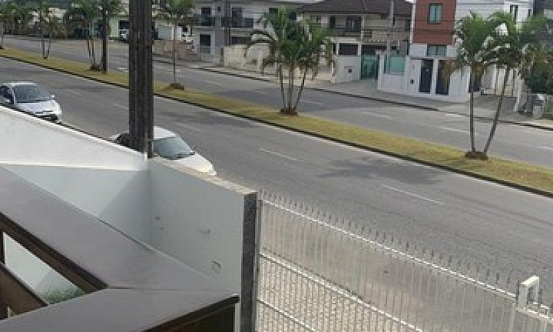 Casa No Floresta Com...