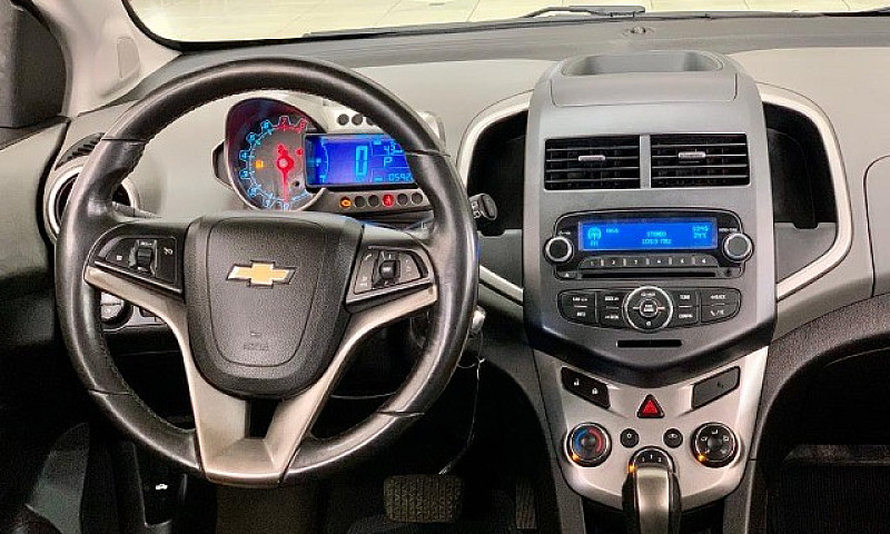 P* Chevrolet Sonic L...