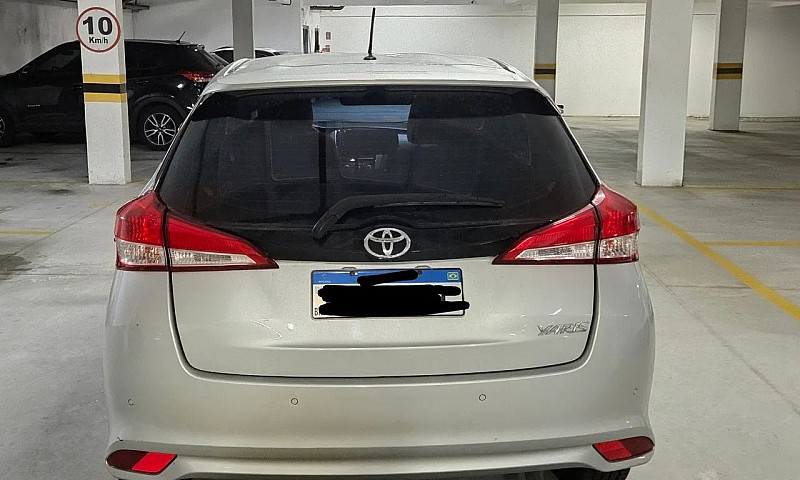 Toyota Yaris Live 1....