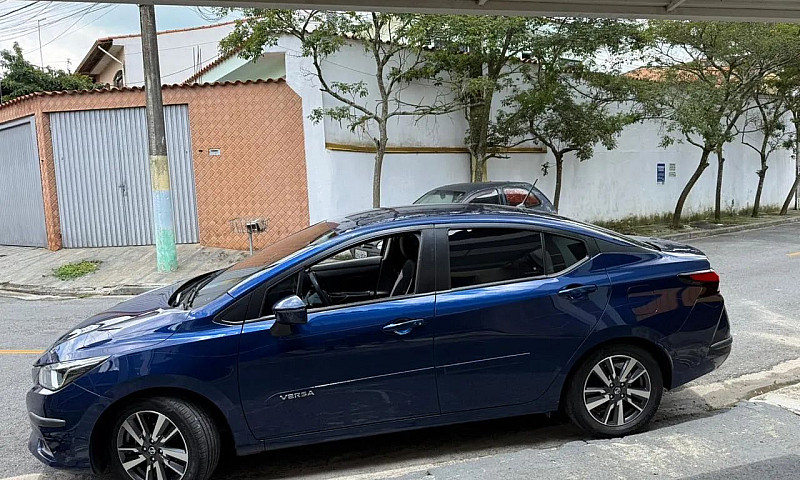Nissan Versa Advance...