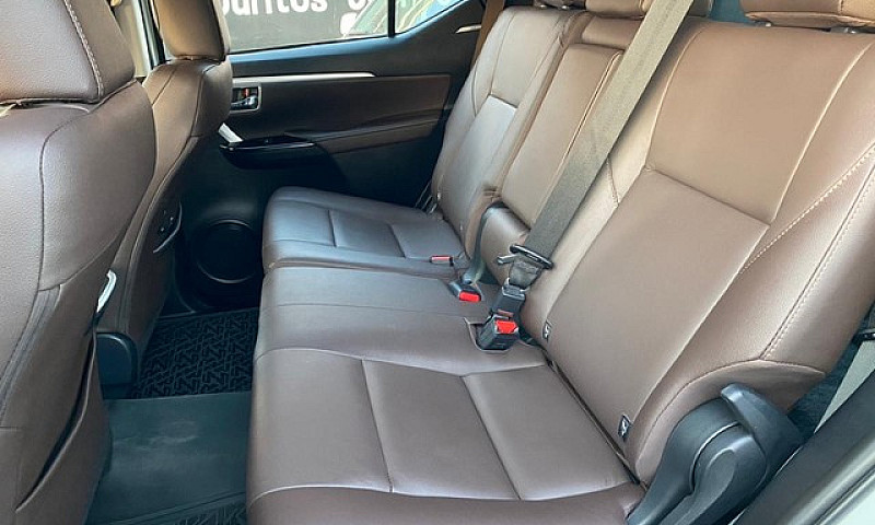 Toyota Hilux Sw4 Srx...