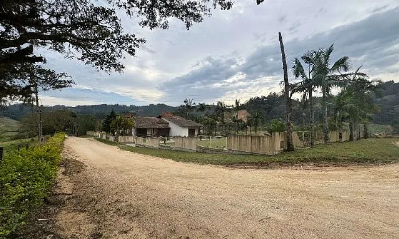 Ampla Casa Com 300M²...