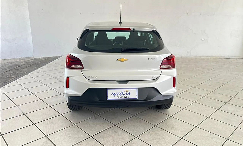 Onix Hatch Lt 1.0 12...