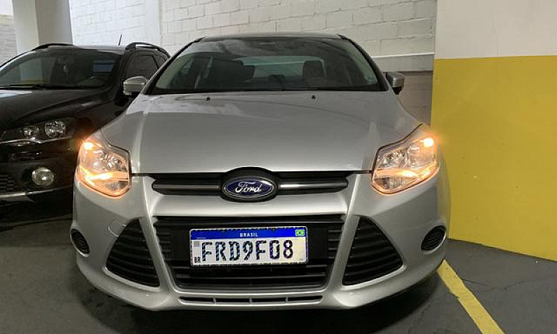 Focus Sedan 1.6 Auto...