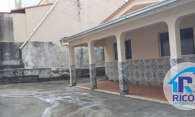 Casa Com 3 Dormitóri...
