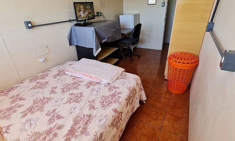 Quarto Em República ...