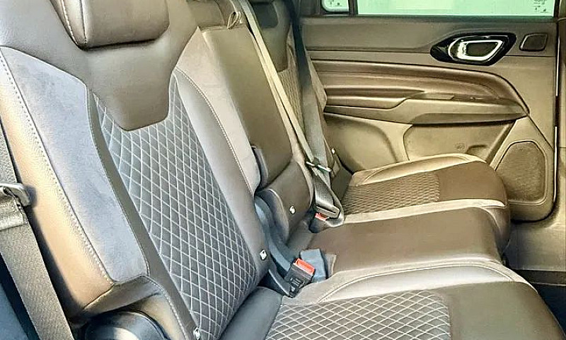 Jeep Commander Overl...