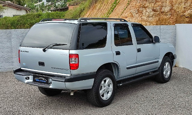 Chevrolet Blazer 200...