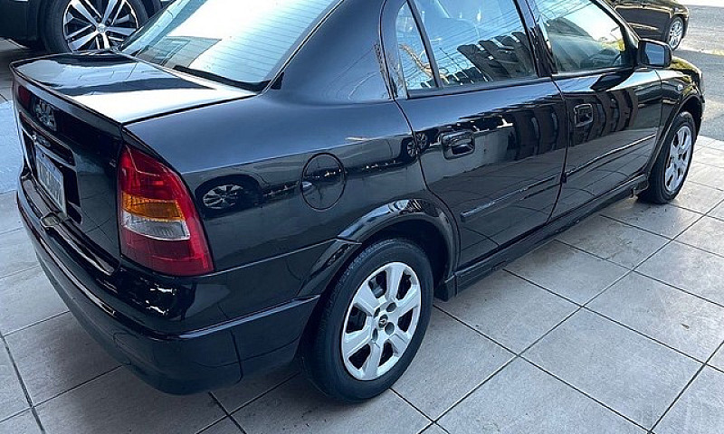 Astra Sedan 2001 1.8...