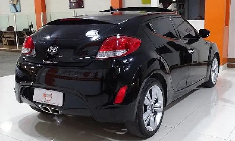 Hyundai Veloster Com...