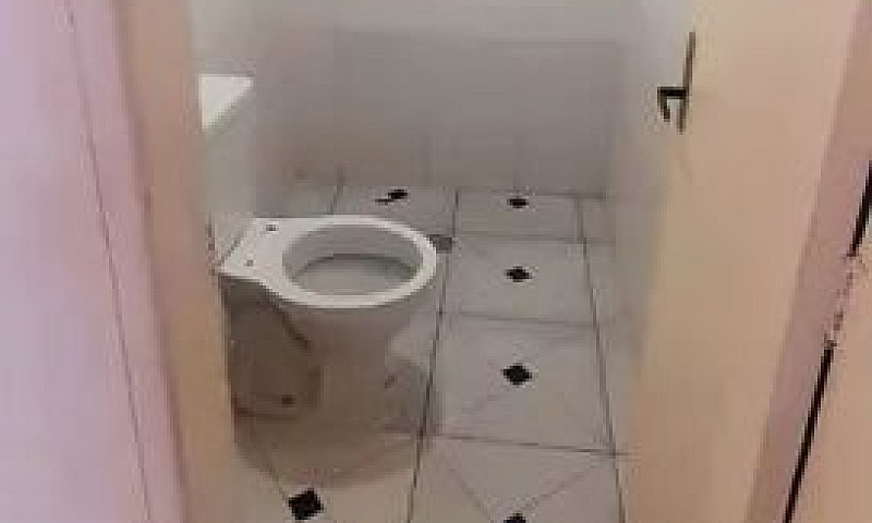 Aluga-Se Casa...