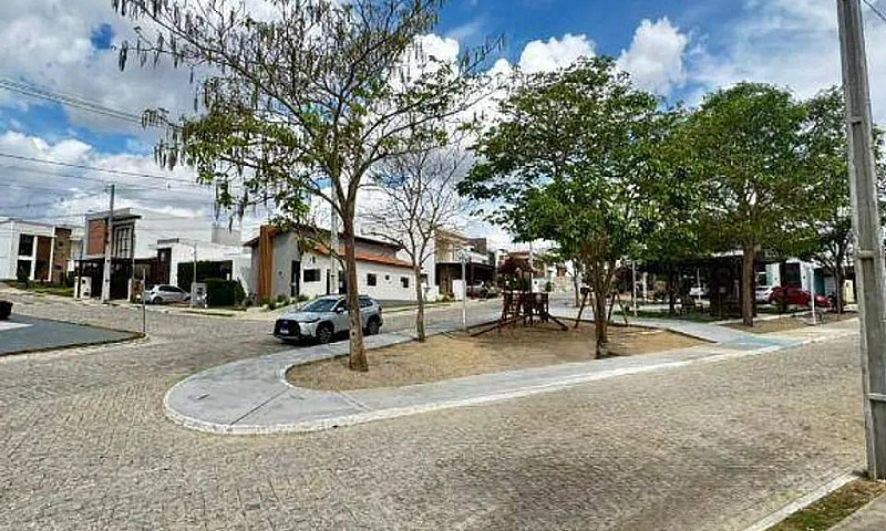 Casa Com 3 Dormitóri...