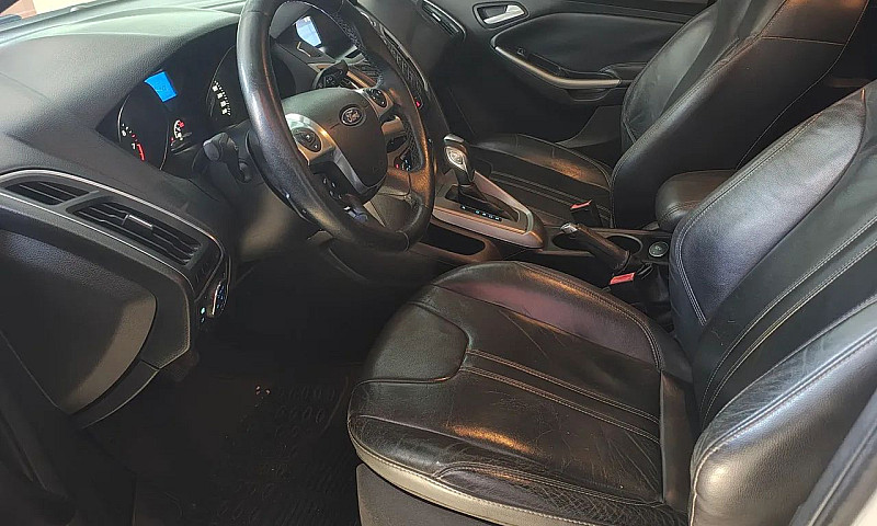 Ford Focus Sedan 2.0...