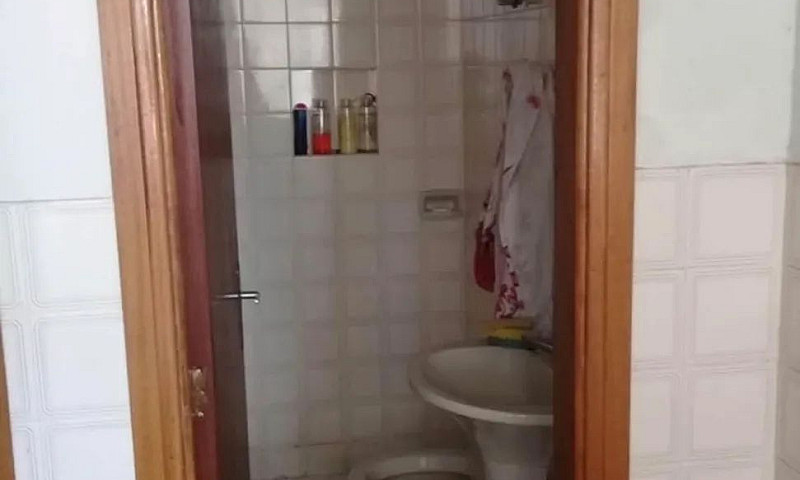 Alugo Um Quarto/ Fla...