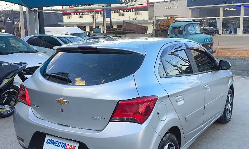 Chevrolet Onix Hatch...