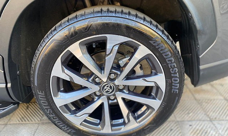 Toyota Corolla Cross...