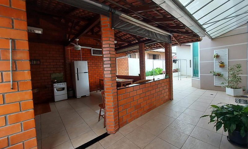 Casa Com 251 M² Com ...