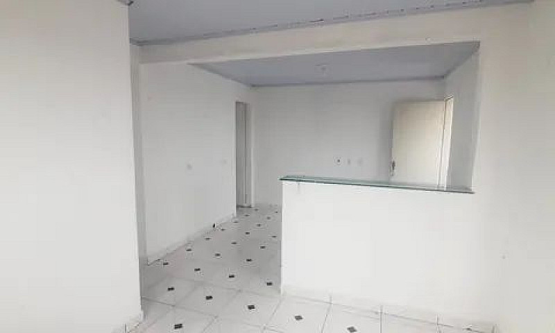 Aluga-Se Casa...