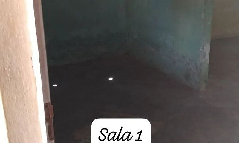 Vende-Se Casa Com 3 ...
