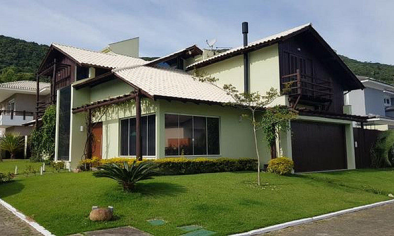 Casa Especial Em Con...