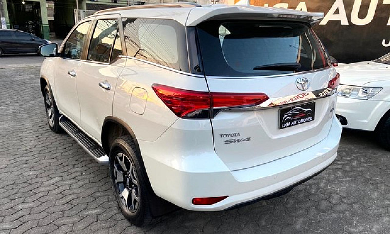 Toyota Hilux Sw4 Srx...