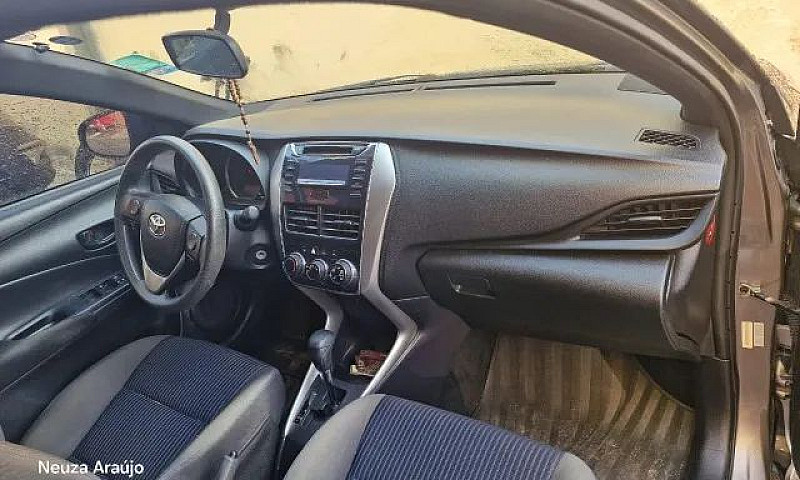 Toyota Yaris Live 1....