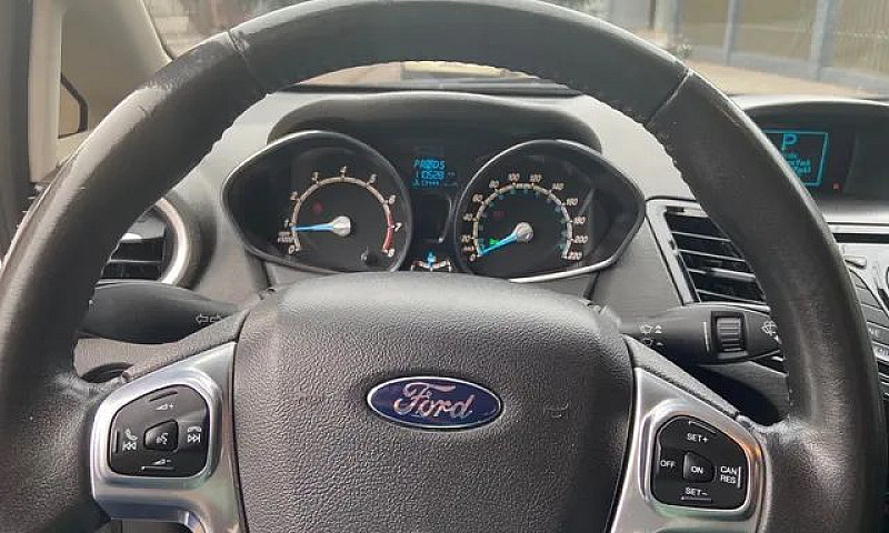 Ford Fiesta Sedan Ti...