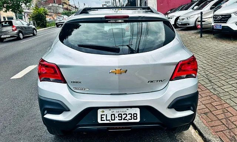 Chevrolet Onix Activ...