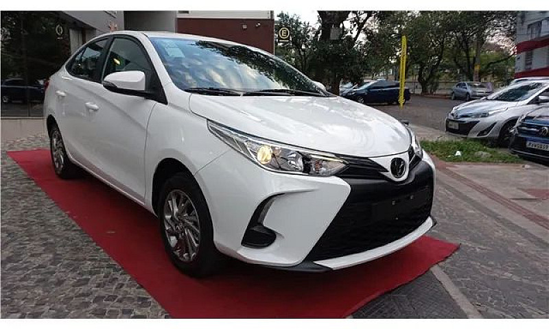 Toyota Yaris 2024 1....