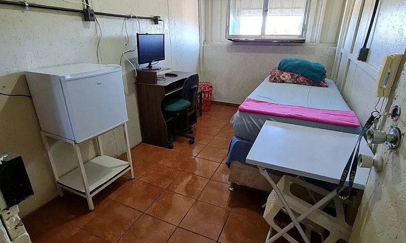 Quarto Em República ...
