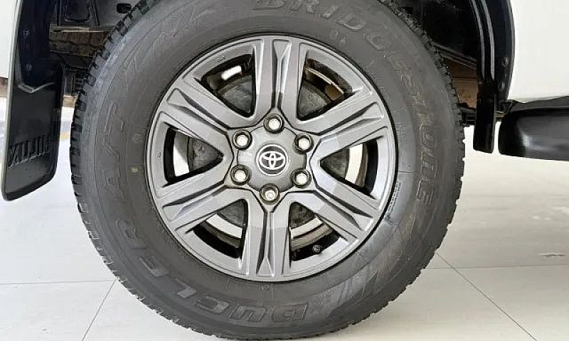 Toyota Hilux Cd Sr 4...