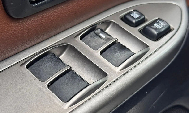 Mitsubishi Pajero Fu...