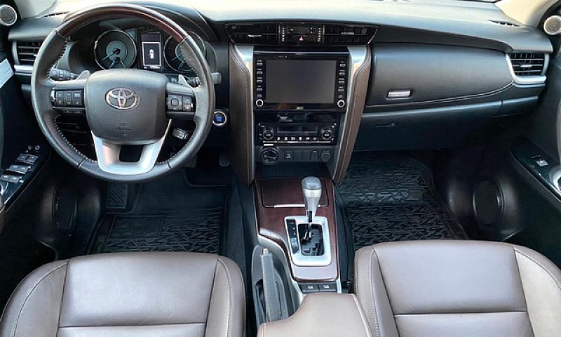 Toyota Hilux Sw4 Srx...