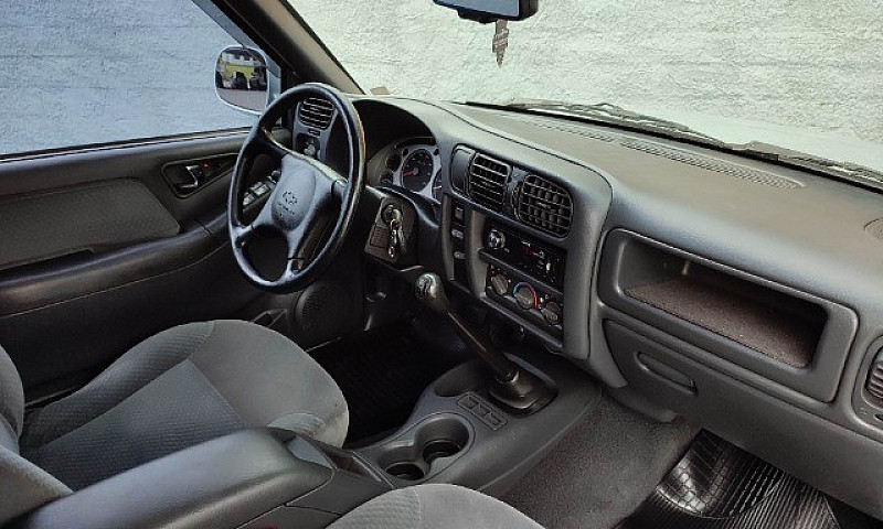 Chevrolet Blazer 200...