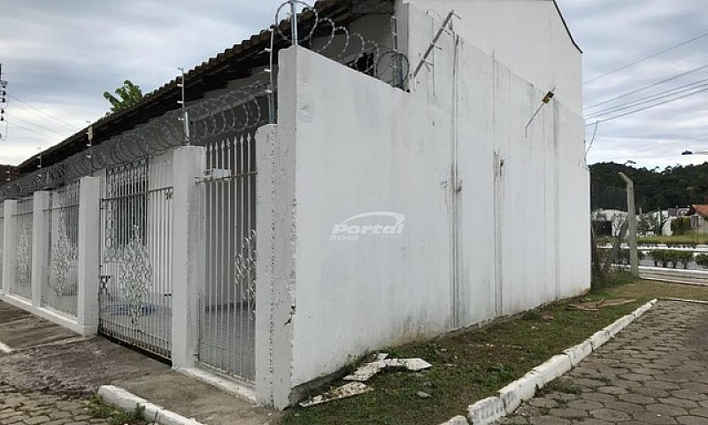 Casa Com 2 Dormitóri...
