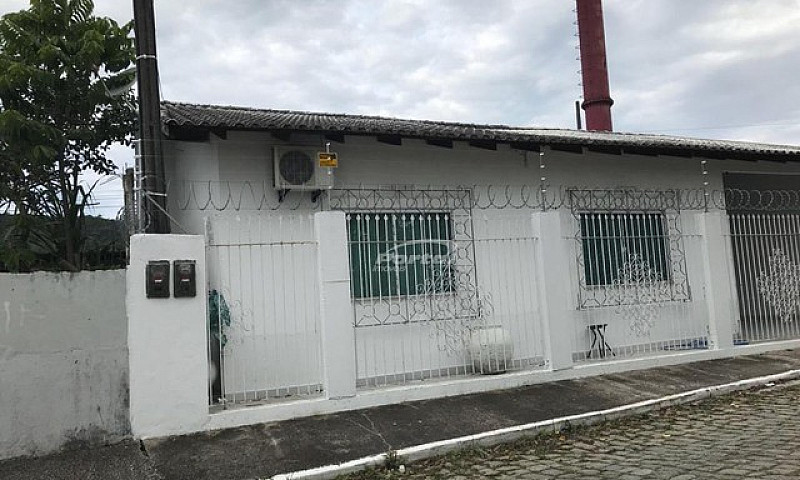 Casa Com 2 Dormitóri...