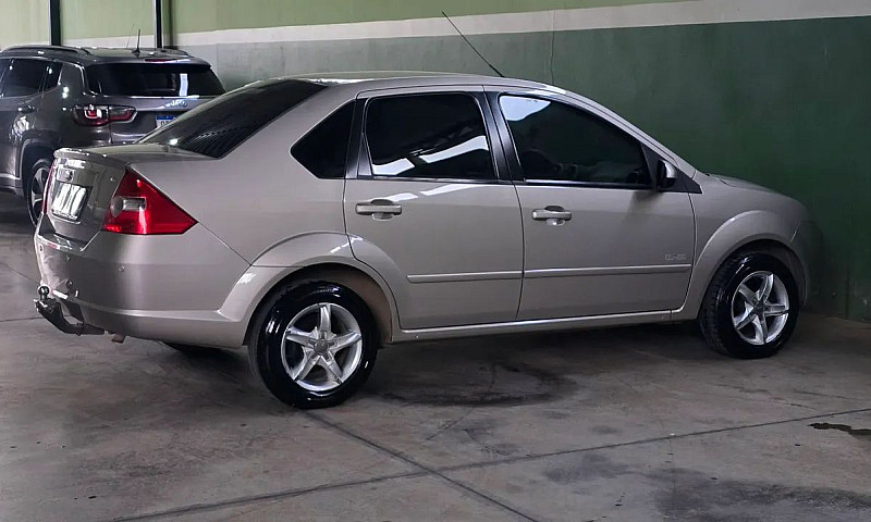 Ford Fiesta Sed. 1.6...