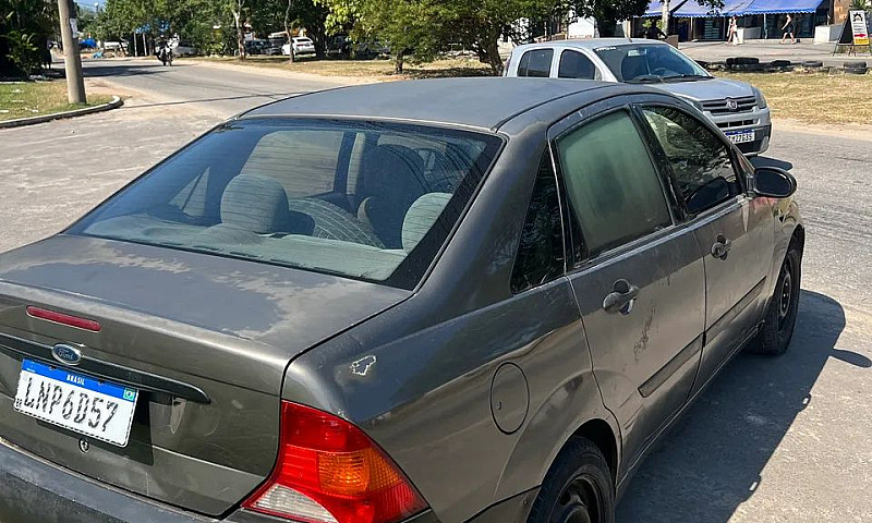 Ford Focus Sedan 2.0...