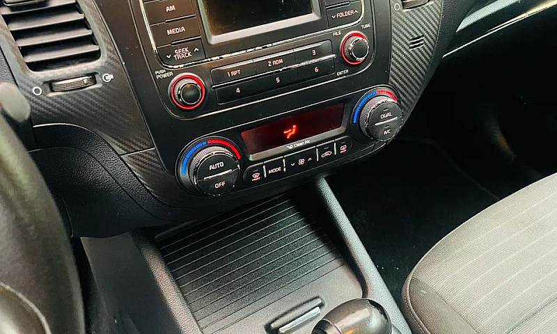 Kia Motors Cerato 1....